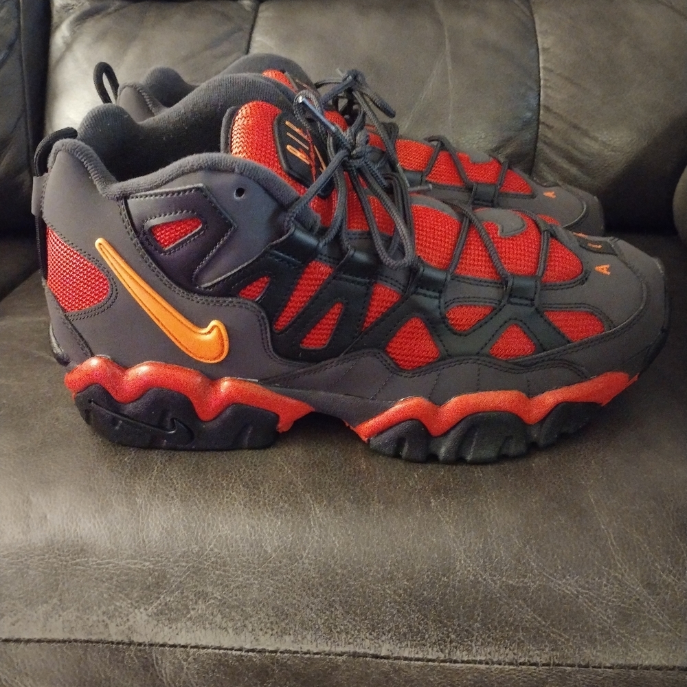 Nike Air Slant Mid Red and Black Athletic Shoes